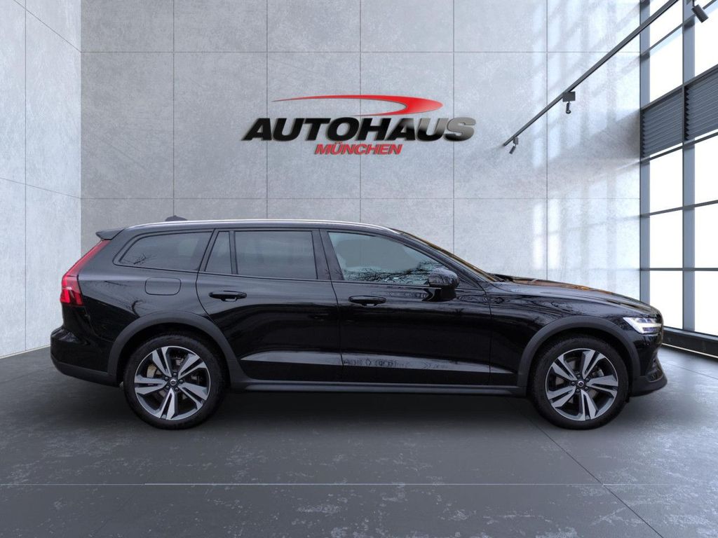 Volvo V60 Cross Country 2023