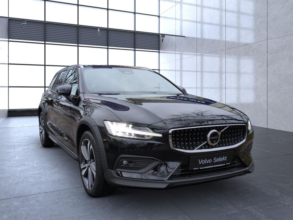 Volvo V60 Cross Country 2023