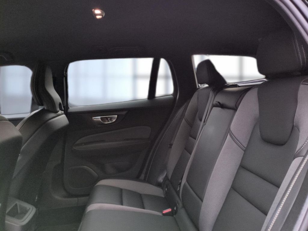 Volvo V60 Cross Country 2023