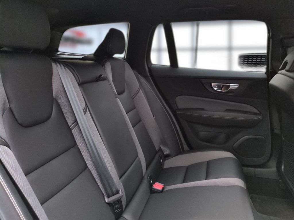 Volvo V60 Cross Country 2023