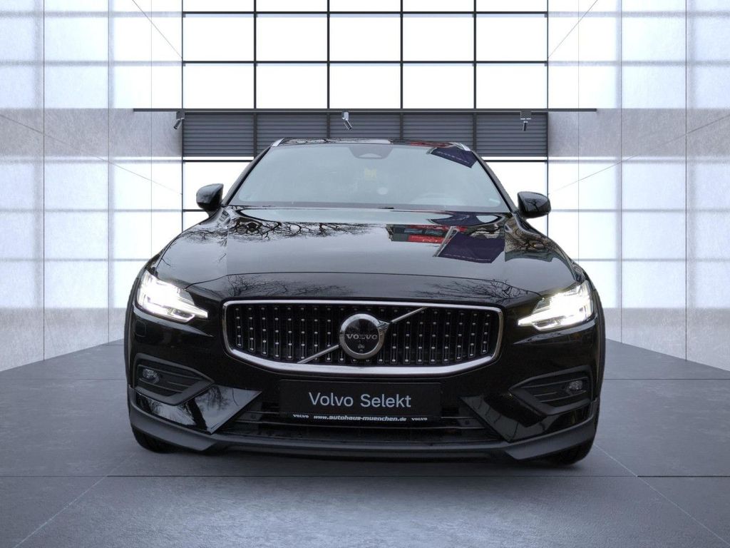 Volvo V60 Cross Country 2023
