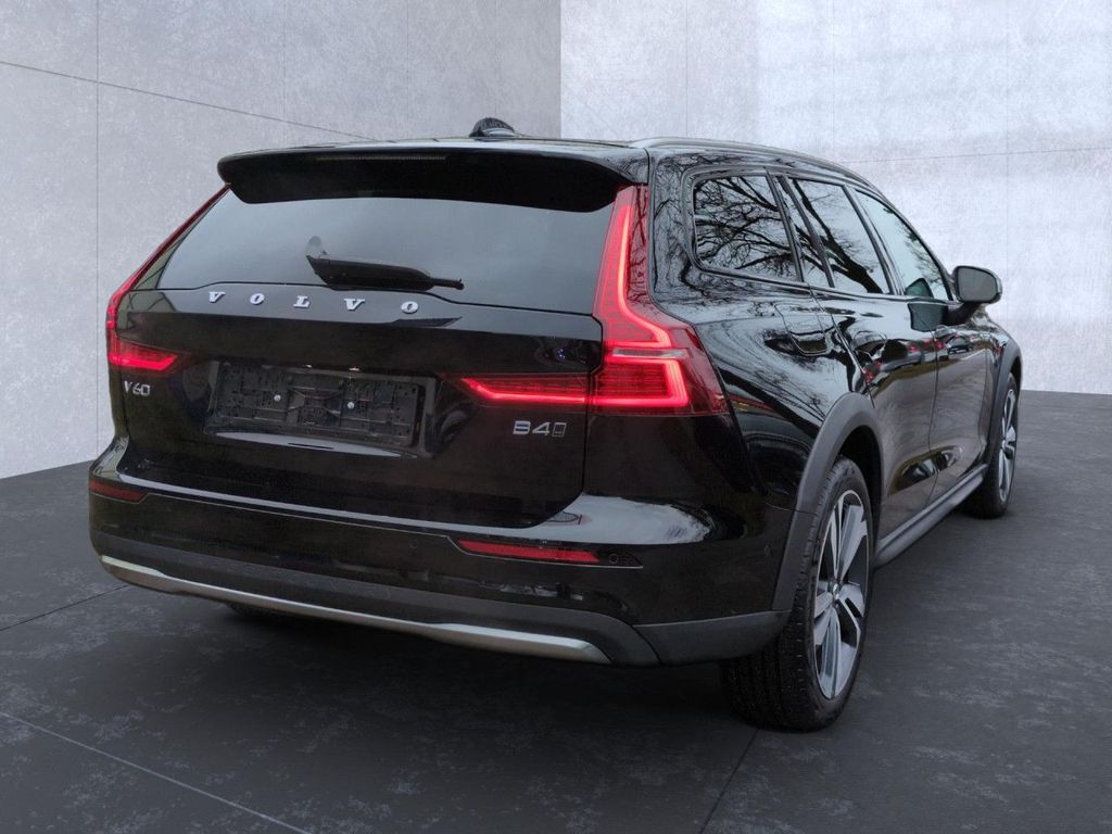 Volvo V60 Cross Country 2023