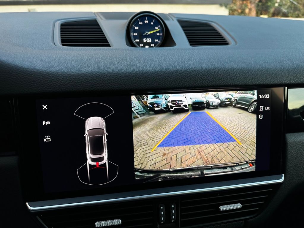 Porsche Cayenne 2021