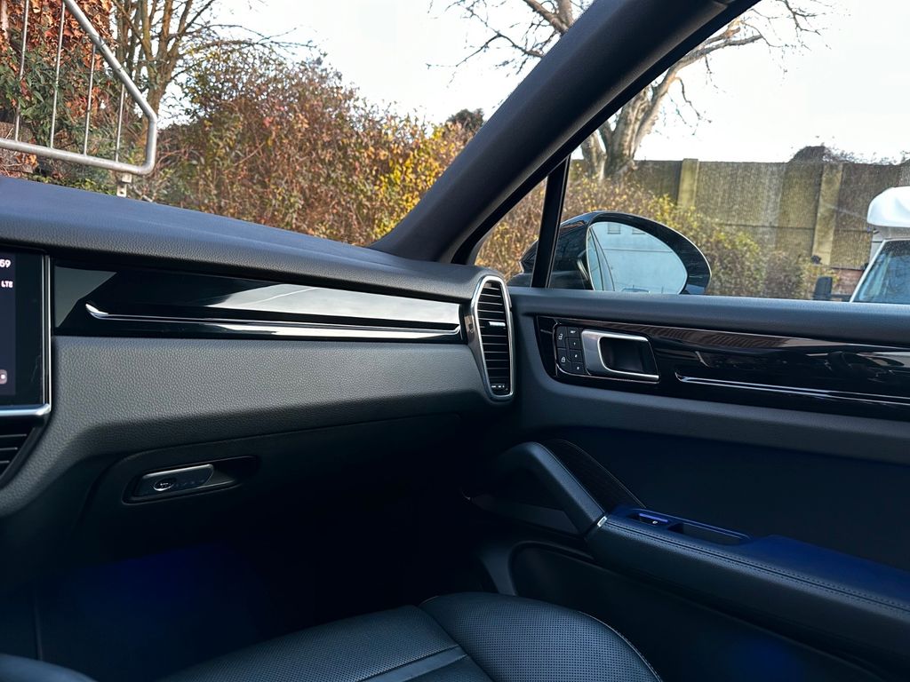 Porsche Cayenne 2021