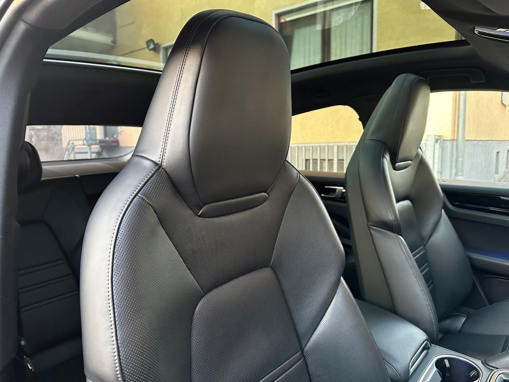 Porsche Cayenne 2021