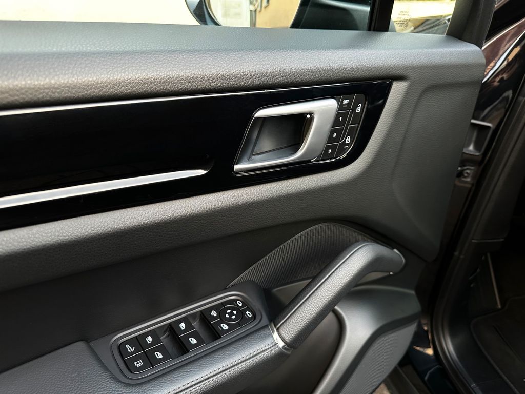 Porsche Cayenne 2021