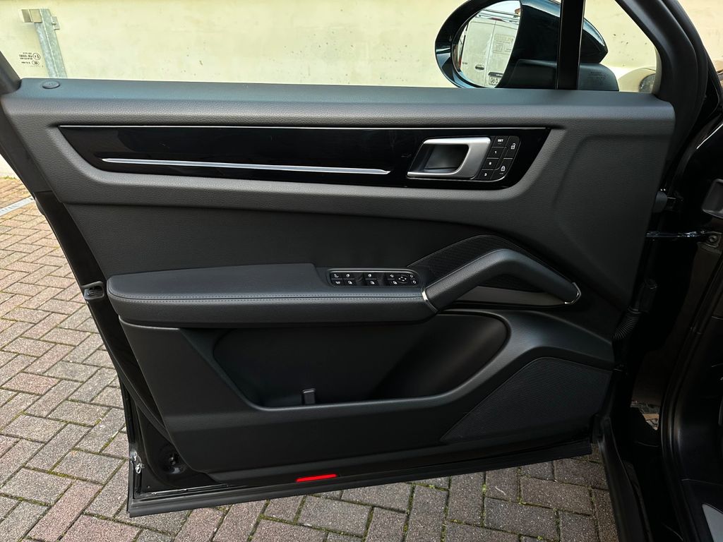 Porsche Cayenne 2021