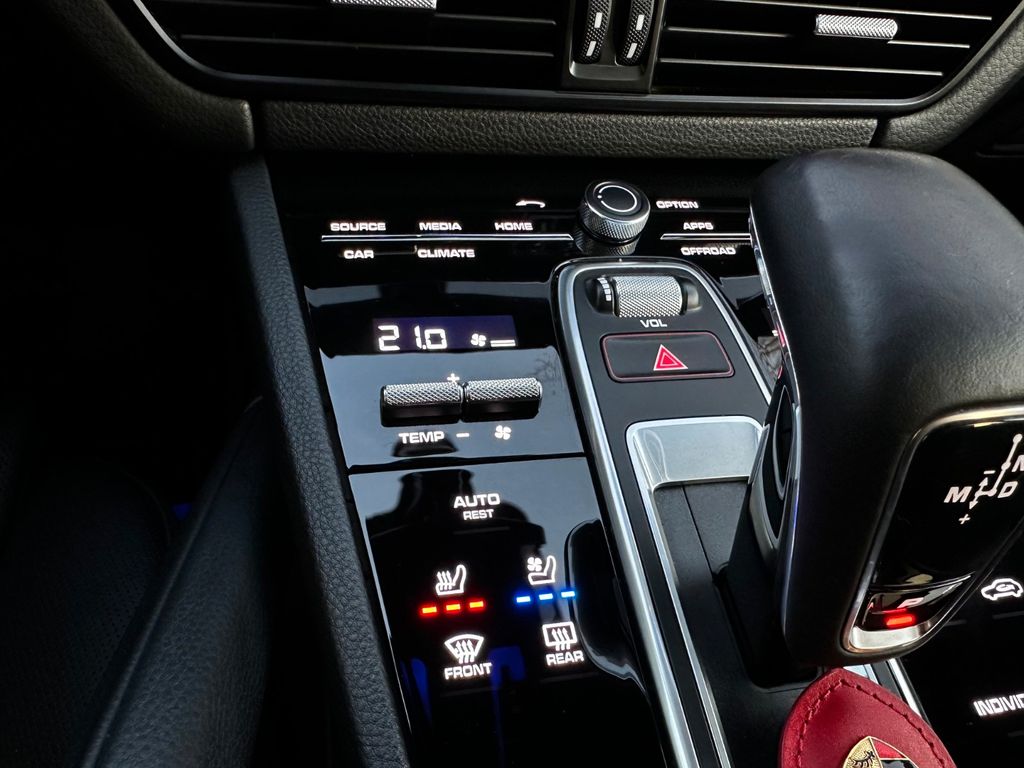 Porsche Cayenne 2021