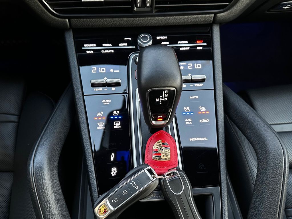 Porsche Cayenne 2021