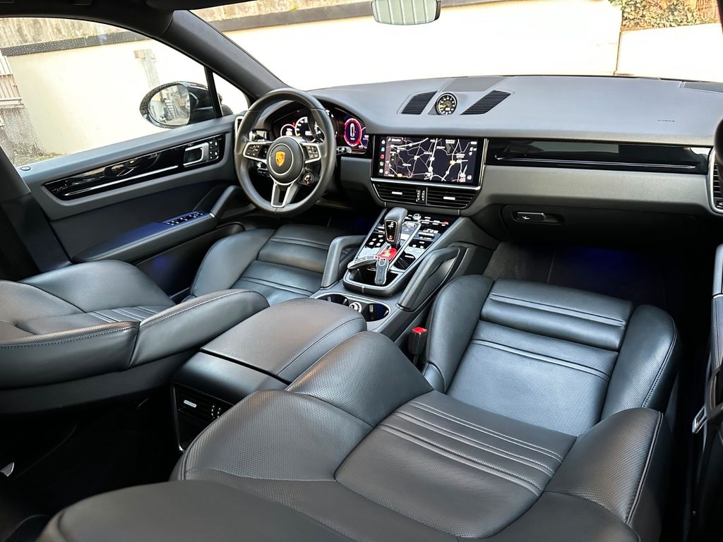 Porsche Cayenne 2021