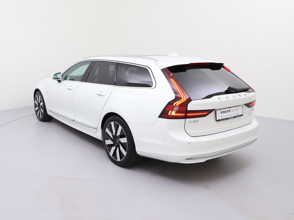 Volvo V90 2025
