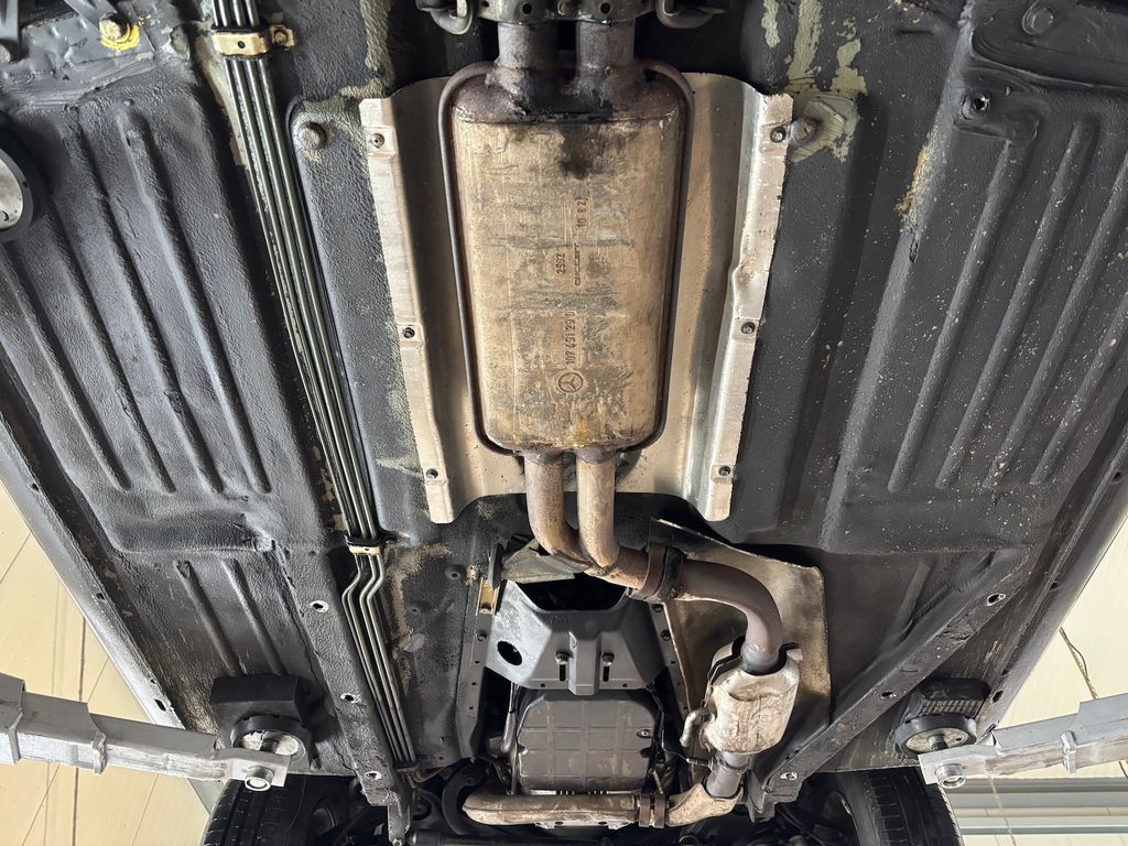 Mercedes-Benz 380 1983