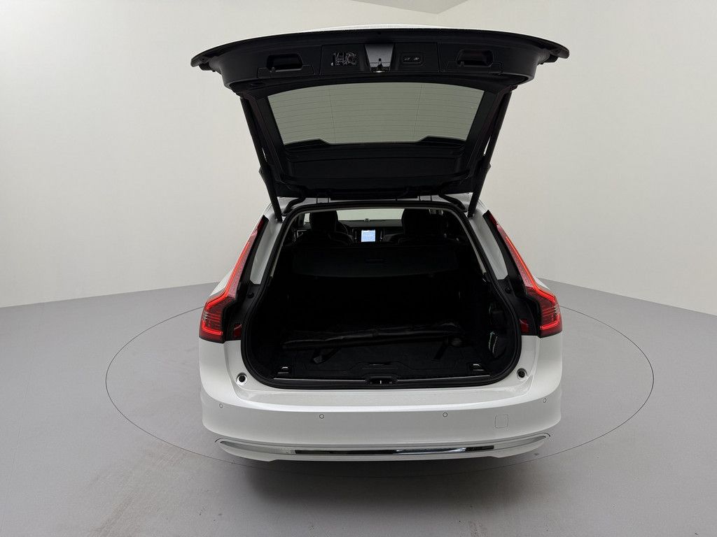 Volvo V90 2025