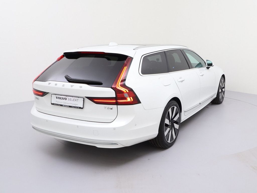 Volvo V90 2025