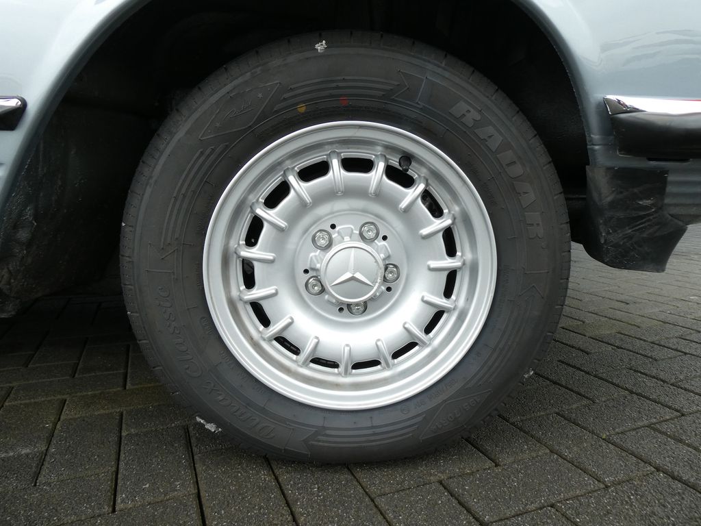 Mercedes-Benz 380 1983