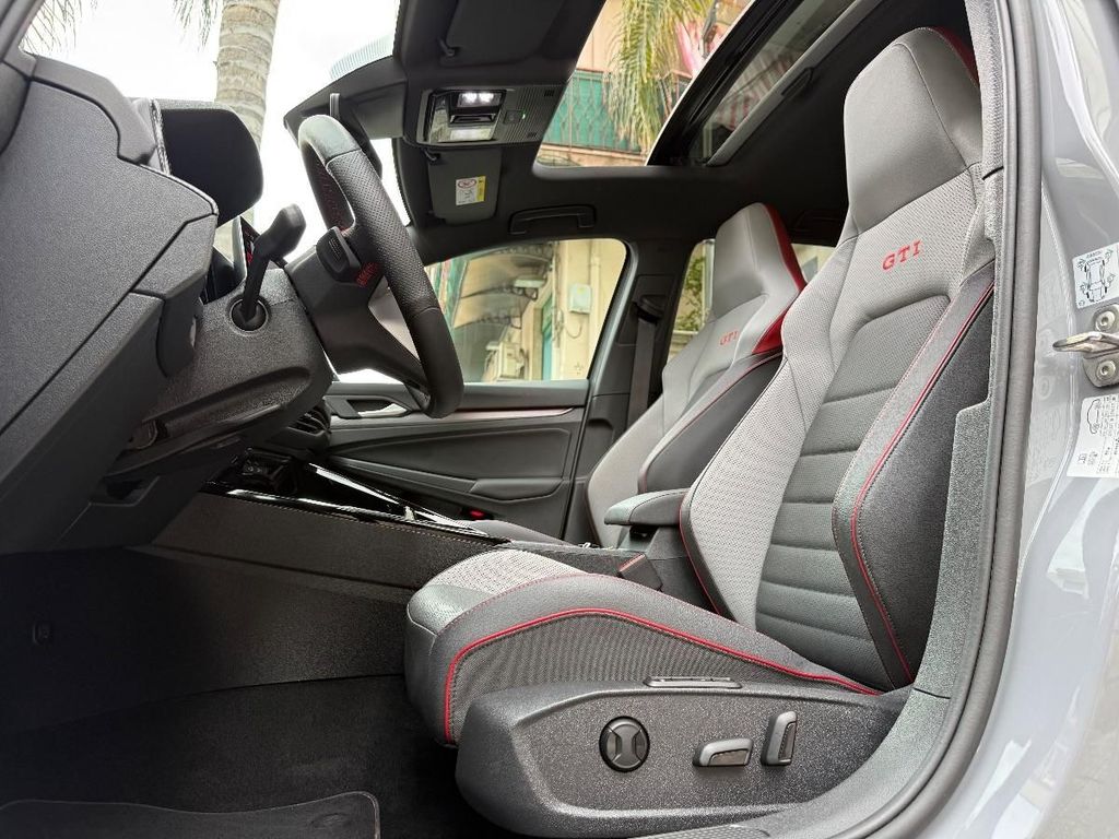 Volkswagen Golf 2024