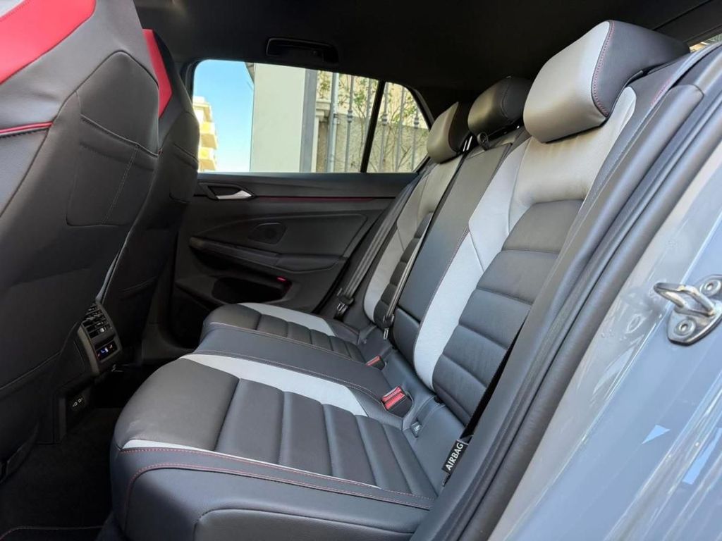 Volkswagen Golf 2024