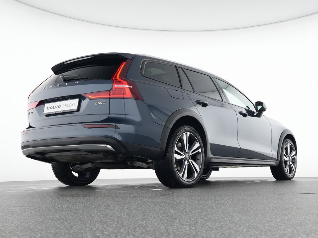 Volvo V60 Cross Country 2023