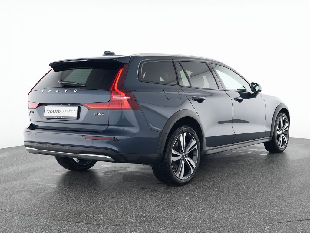 Volvo V60 Cross Country 2023