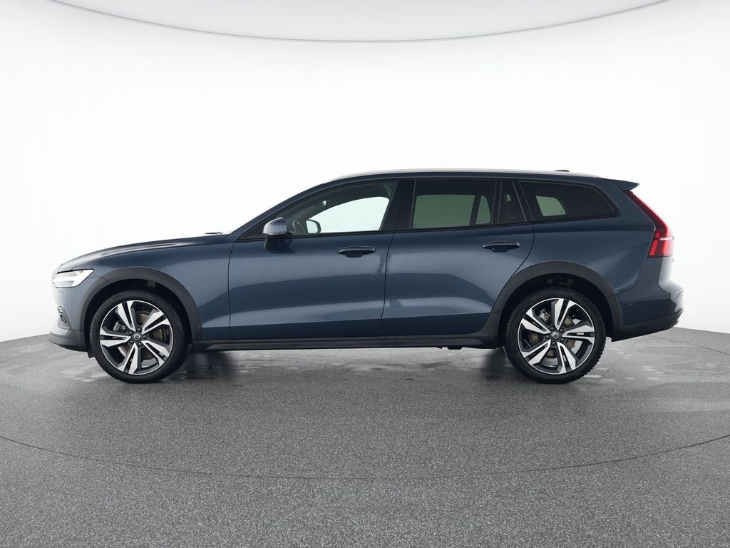 Volvo V60 Cross Country 2023