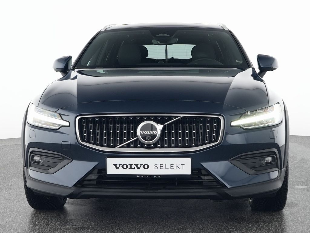 Volvo V60 Cross Country 2023