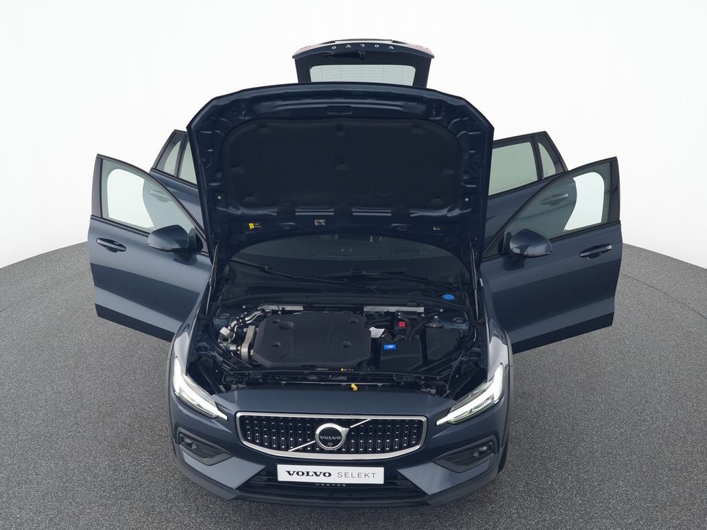 Volvo V60 Cross Country 2023
