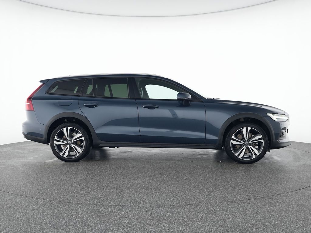 Volvo V60 Cross Country 2023
