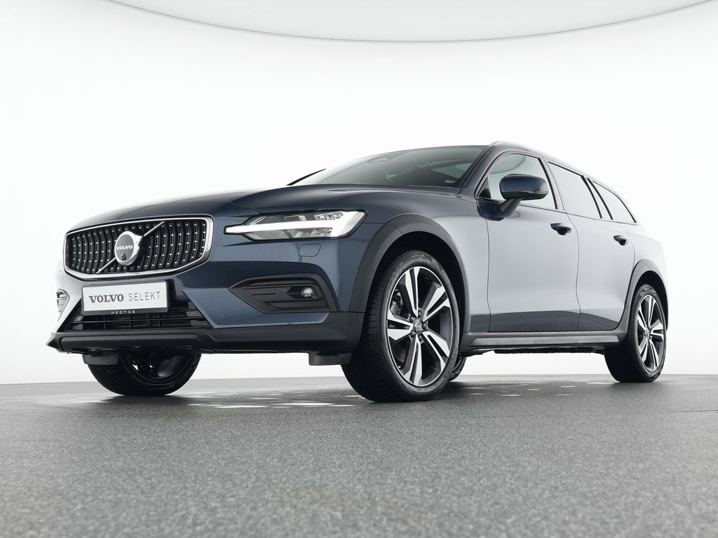 Volvo V60 Cross Country 2023