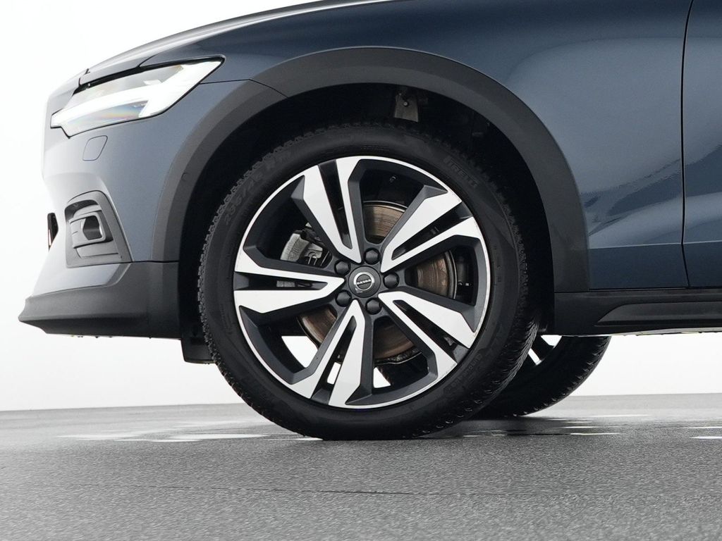 Volvo V60 Cross Country 2023