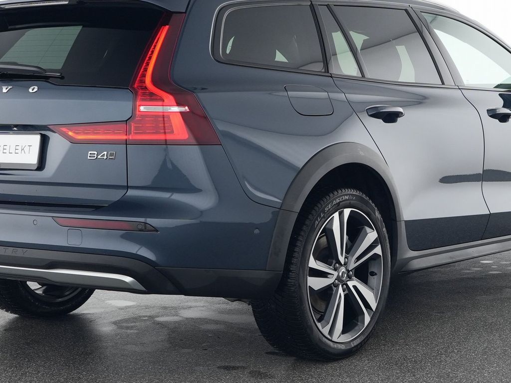 Volvo V60 Cross Country 2023