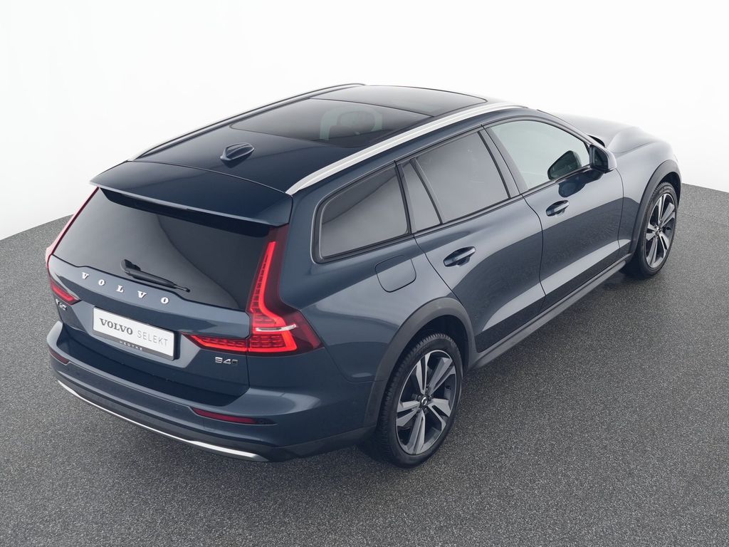 Volvo V60 Cross Country 2023