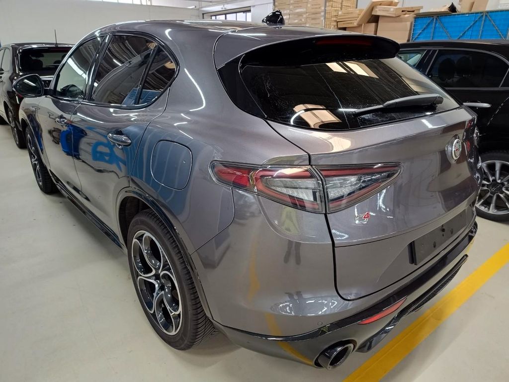 Alfa Romeo Stelvio 2024