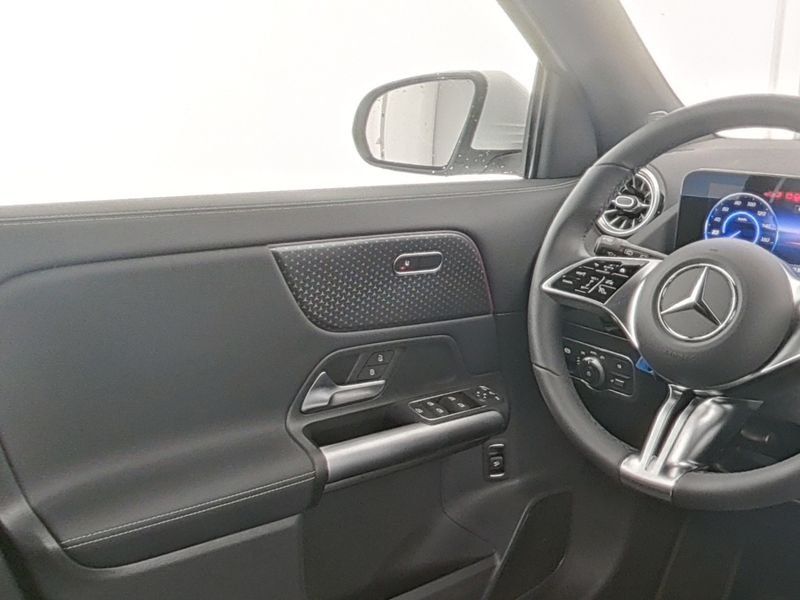 Mercedes-Benz EQA 2024