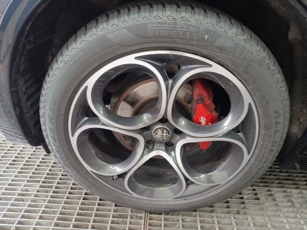 Alfa Romeo Stelvio 2024