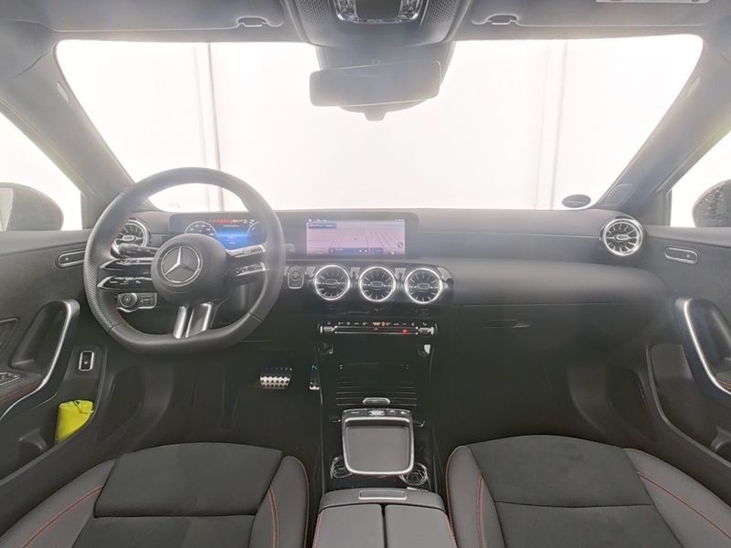Mercedes-Benz A 250 2025