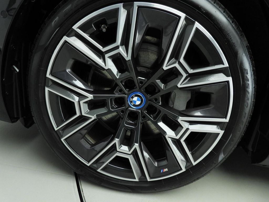 BMW i5 2025