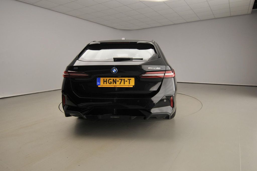 BMW i5 2025