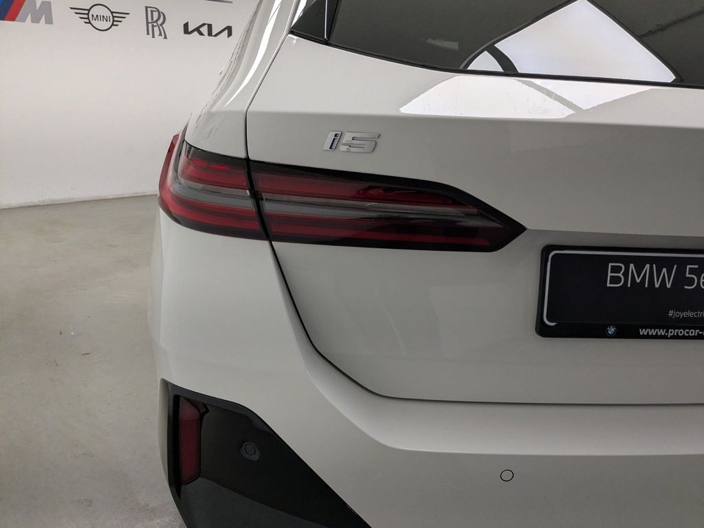 BMW i5