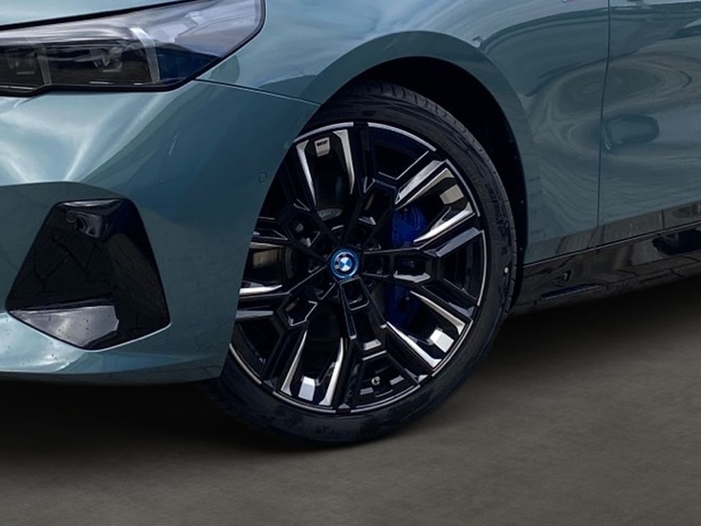 BMW i5 2025