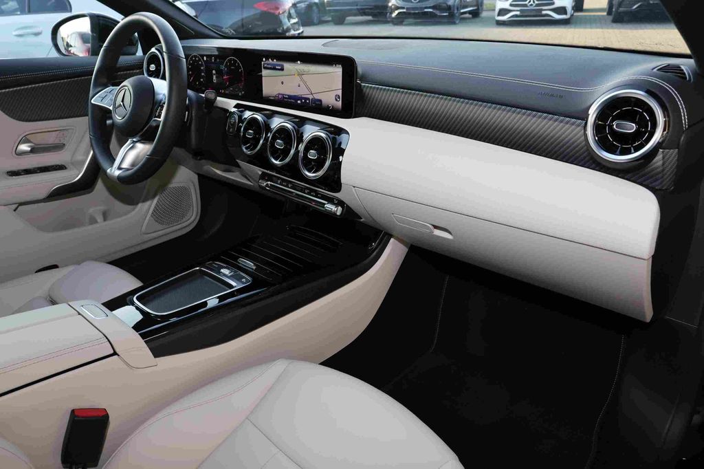 Mercedes-Benz CLA 180 2025