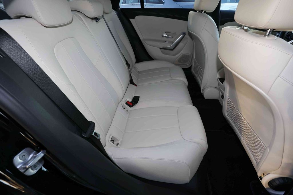 Mercedes-Benz CLA 180 2025