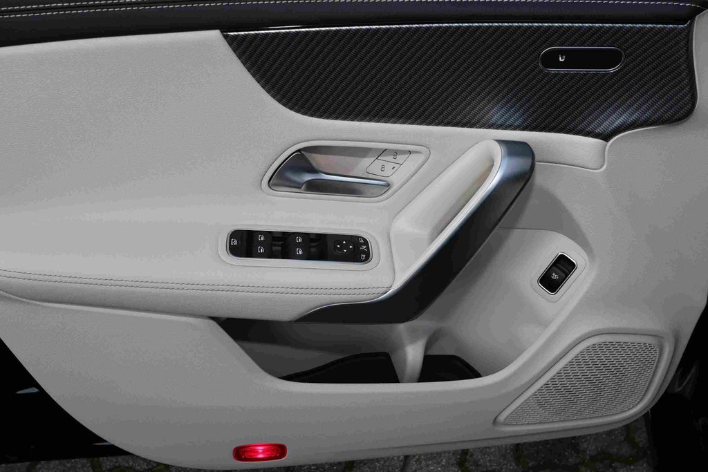 Mercedes-Benz CLA 180 2025