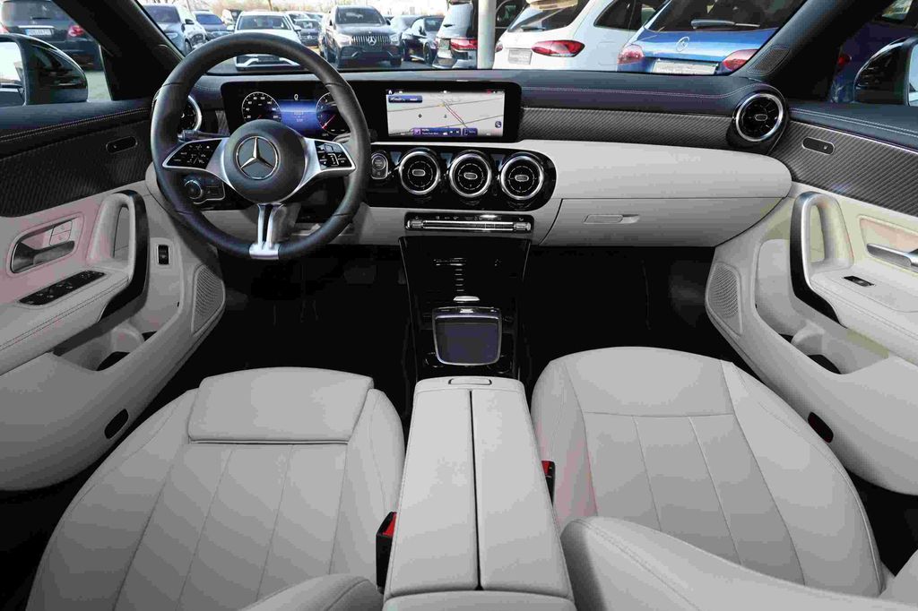 Mercedes-Benz CLA 180 2025