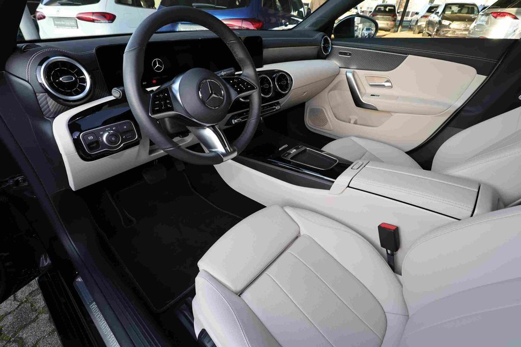 Mercedes-Benz CLA 180 2025