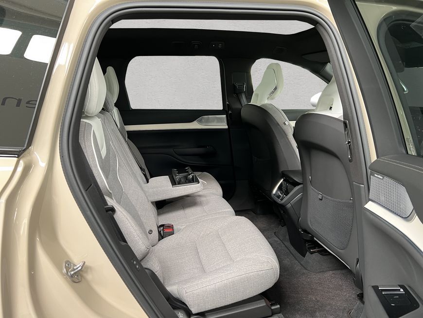 Volvo EX90 2024