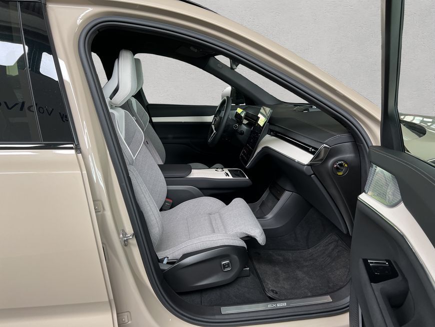 Volvo EX90 2024