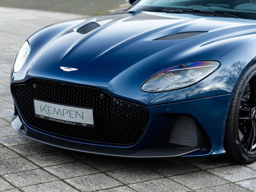Aston Martin DBS 2023