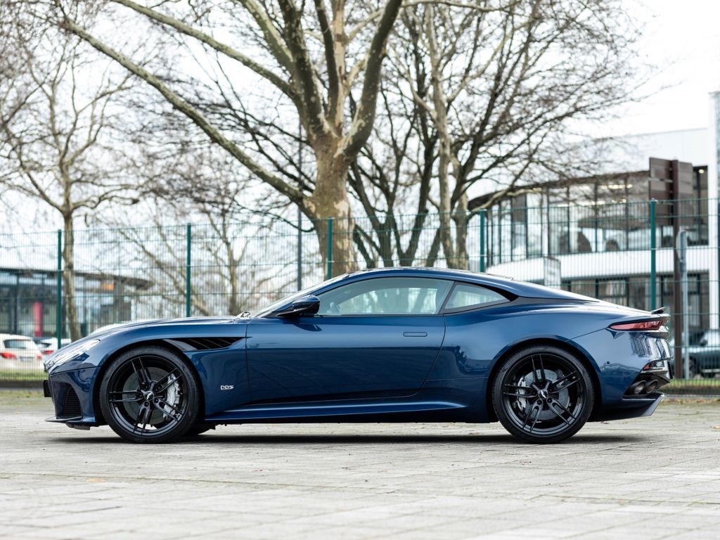 Aston Martin DBS 2023