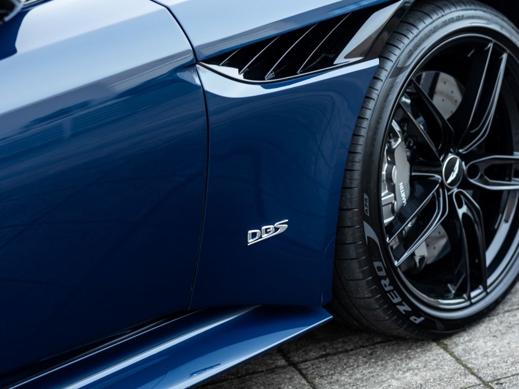 Aston Martin DBS 2023