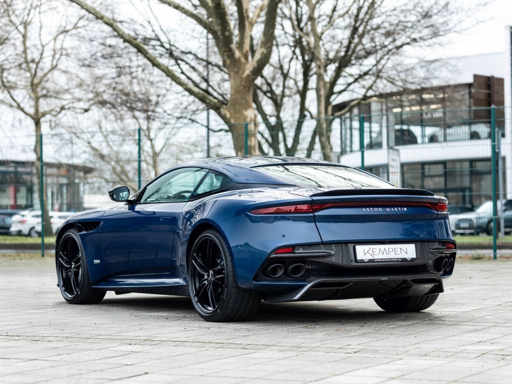 Aston Martin DBS 2023